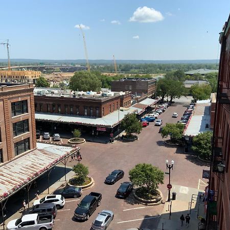 Blackout Themed Residence In The Prime Heart Of Omaha'S Old Market! أوماها المظهر الخارجي الصورة