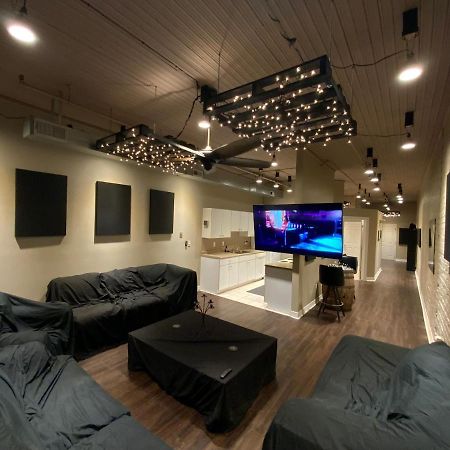 Blackout Themed Residence In The Prime Heart Of Omaha'S Old Market! أوماها المظهر الخارجي الصورة