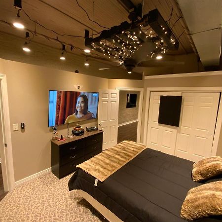Blackout Themed Residence In The Prime Heart Of Omaha'S Old Market! أوماها المظهر الخارجي الصورة