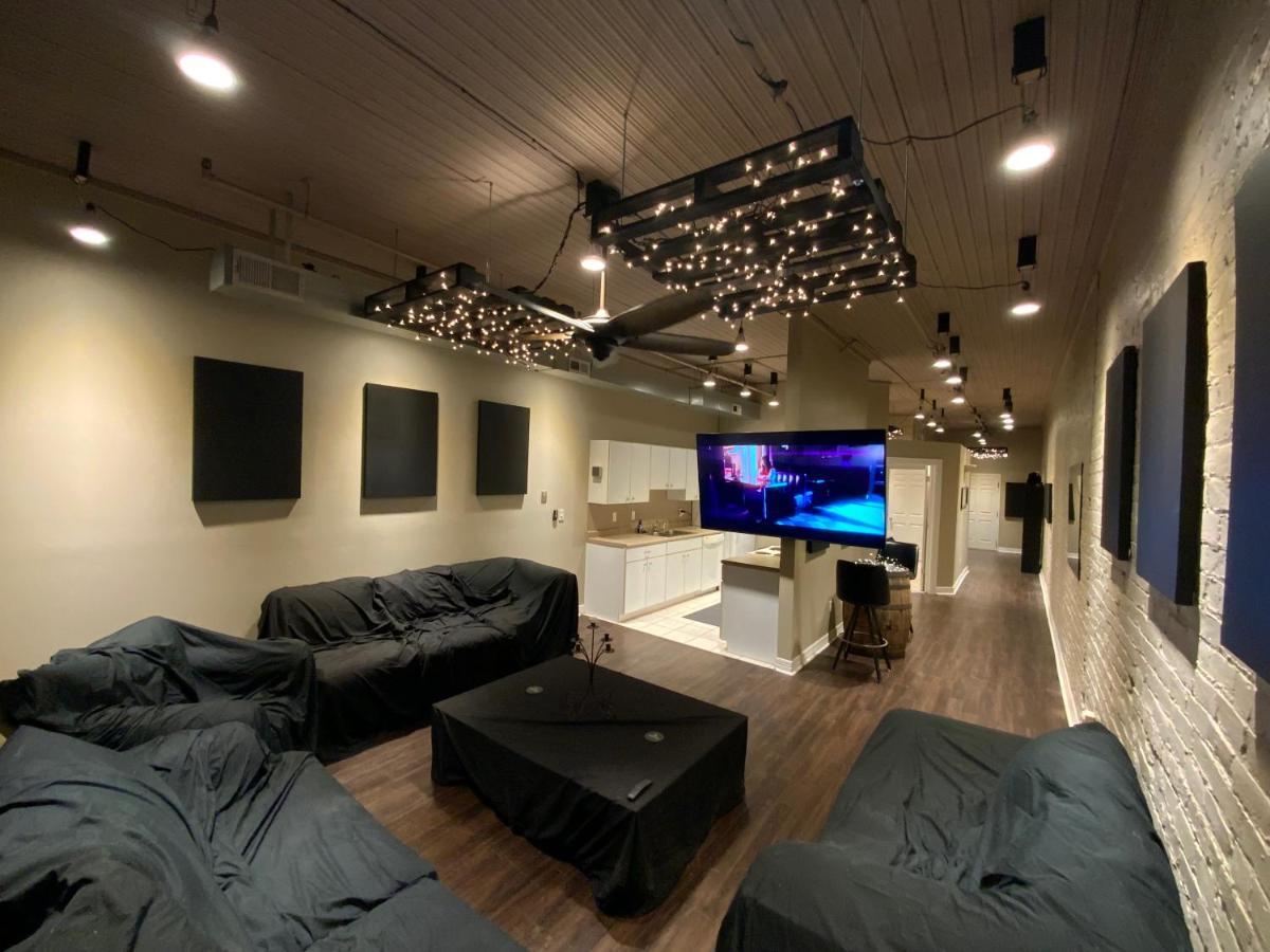 Blackout Themed Residence In The Prime Heart Of Omaha'S Old Market! أوماها المظهر الخارجي الصورة