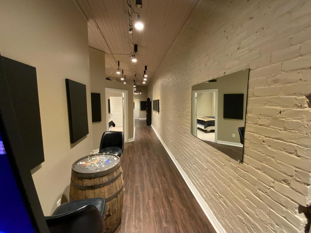 Blackout Themed Residence In The Prime Heart Of Omaha'S Old Market! أوماها المظهر الخارجي الصورة