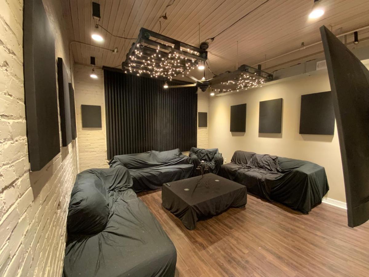 Blackout Themed Residence In The Prime Heart Of Omaha'S Old Market! أوماها المظهر الخارجي الصورة